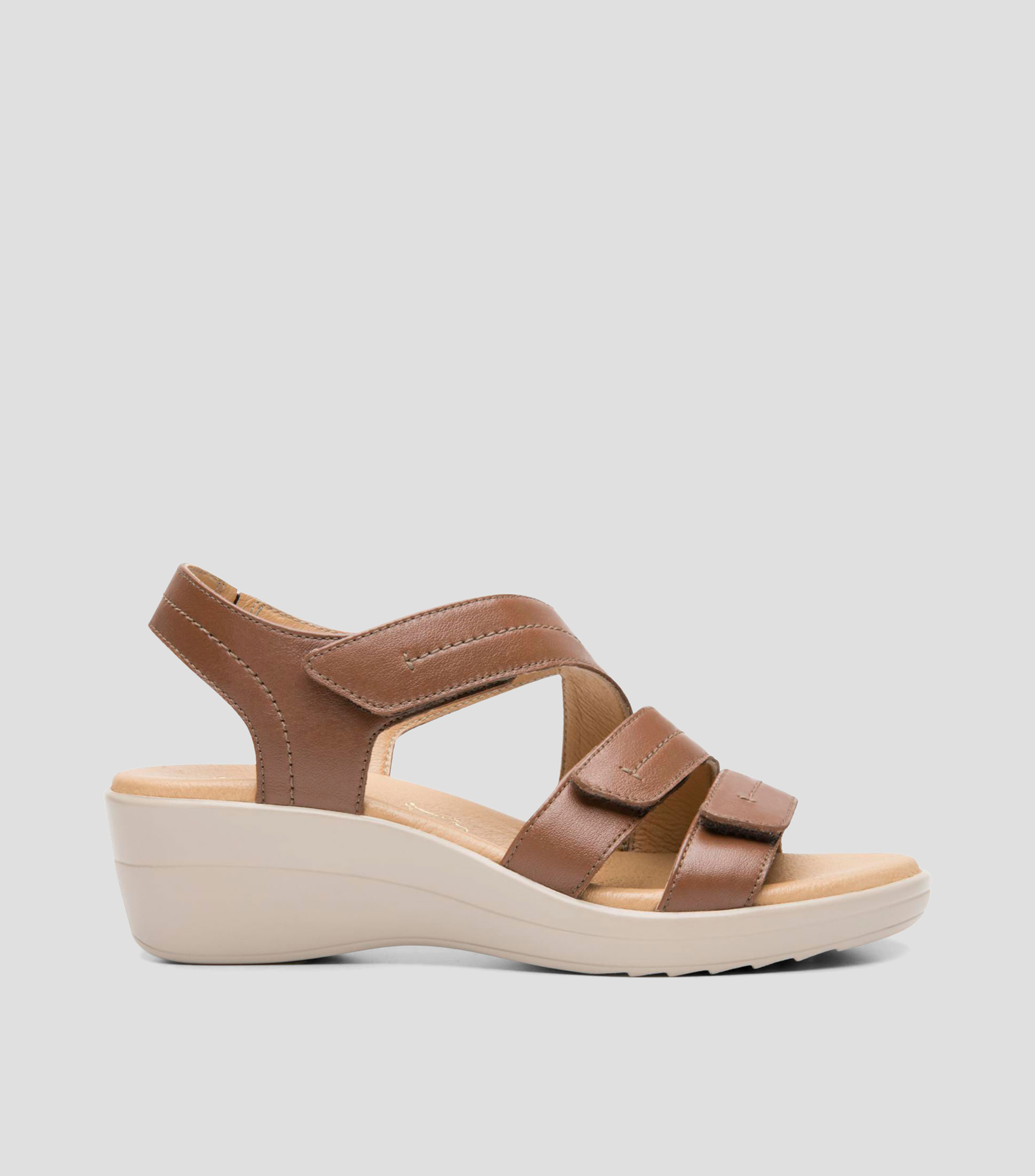 Sandalias con tacón medio de cuña Amapola Mujer